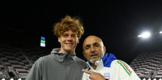 Sinner, sorpresa alla Nazionale di calcio a Miami: l’altoatesino accolto dagli applausi dei calciatori e dello staff