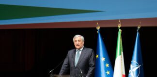 Otto razzi colpiscono la base italiana dell’Unifil in Libano. Tajani: “Inammissibile”