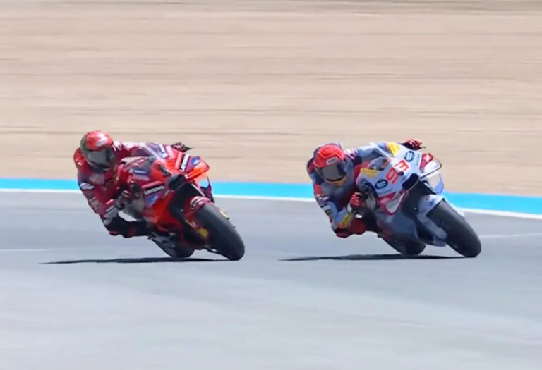 MotoGp di Jerez, vittoria capolavoro di Bagnaia su Marquez: caduto Martin, podio Bezzecchi