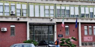 Violenze e torture nel carcere minorile di Milano, 13 agenti della polizia penitenziaria arrestati e 8 sospesi