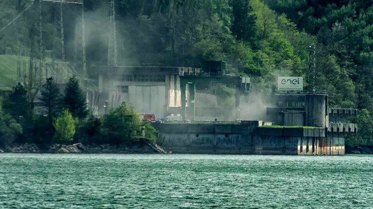 Esplosione nella centrale di Suviana, ritrovati due corpi: aperta un’inchiesta per disastro e omicidio colposo