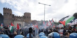 25 aprile, tensioni a Roma: insulti e lancio di oggetti tra Brigata ebraica e manifestanti pro Palestina
