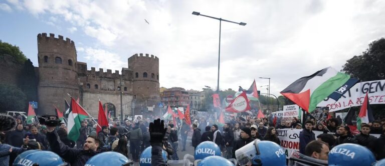 25 aprile, tensioni a Roma: insulti e lancio di oggetti tra Brigata ebraica e manifestanti pro Palestina