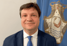 Falso in atto pubblico, prosciolto l’ex sindaco di Casapesenna De Rosa: “Alla fine ha trionfato la verità”