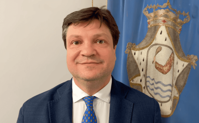 Falso in atto pubblico, prosciolto l’ex sindaco di Casapesenna De Rosa: “Alla fine ha trionfato la verità”