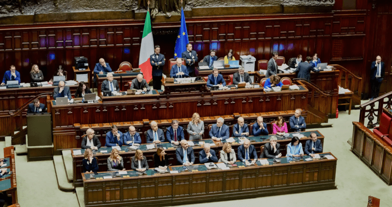 Maggioranza divisa anche sull’aborto, la Lega si astiene sui pro-life nei consultori: “Lasciata libertà di coscienza”