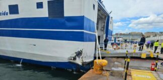 Napoli, nave urta contro banchina del Molo Beverello: almeno 30 feriti, nessuno in codice rosso