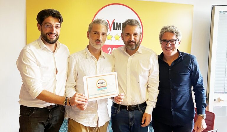 Aversa, Panza: “Mottola ha tradito i valori del M5S, provo amarezza e disagio”. Documento del centrosinistra: “Dimettiti”. Ma c’è una clamorosa gaffe