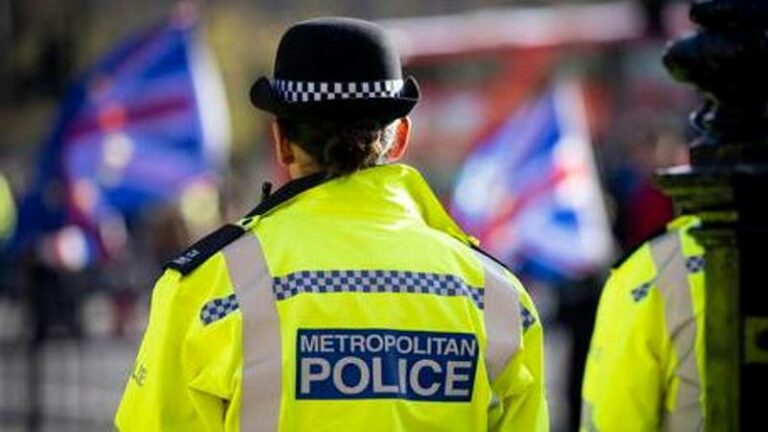 Londra, 4 persone accoltellate in stazione metro: “Non è terrorismo”. Arrestato 36enne