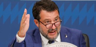 Processo Open Arms, Salvini in aula a Palermo: piazza vuota al sit-in per il vicepremier. Giorgetti: “Meglio qui che al Cdm”