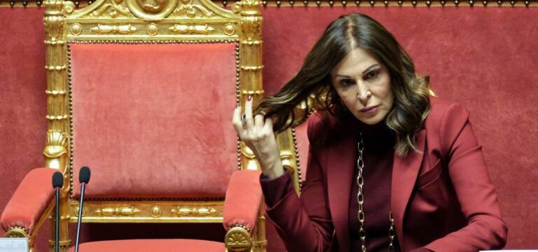 Caso Santanchè, la Procura di Milano chiede il processo per la ministra: le opposizioni invocano le dimissioni