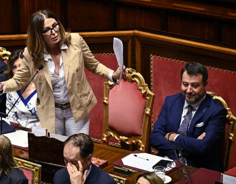 Da Santanchè a Salvini, doppia mozione di sfiducia in Parlamento: opposizioni in pressing sul governo