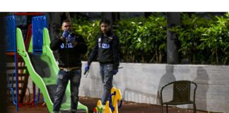 Donna ferita in un parco giochi a Napoli: “Salva per miracolo, ai ragazzi con la pistola dico: fermatevi”