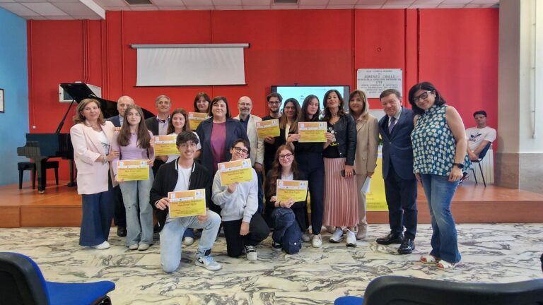 Aversa, al Liceo Cirillo premiati i vincitori della quinta edizione del premio giornalistico dedicato a Maria Elvira Virgilio