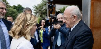 Terzo mandato, l’escamotage di De Luca rischia di finire in tribunale: il governo potrà impugnare la legge campana