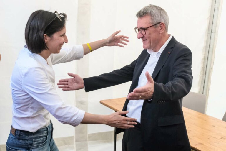 Schlein firmerà il referendum della Cgil per abolire il Jobs Act, malumori riformisti Pd: critiche da Iv e Azione