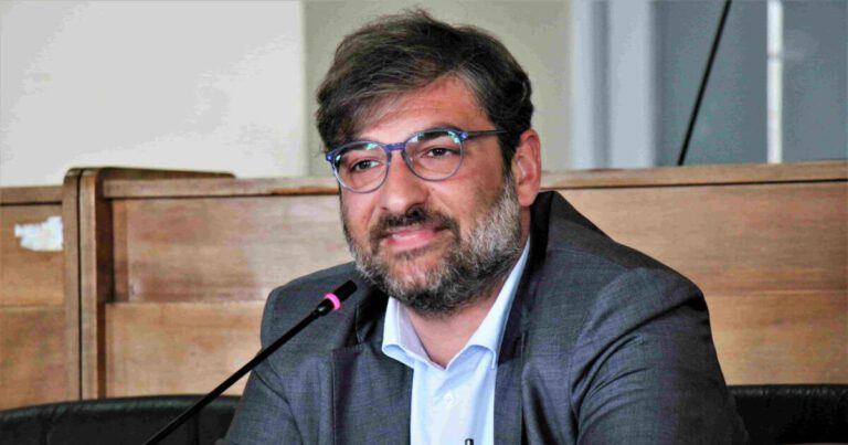 Aversa, Golia e company: “Matacena ha taciuto sui ricatti, la maggioranza si regge soltanto sulle potrone”