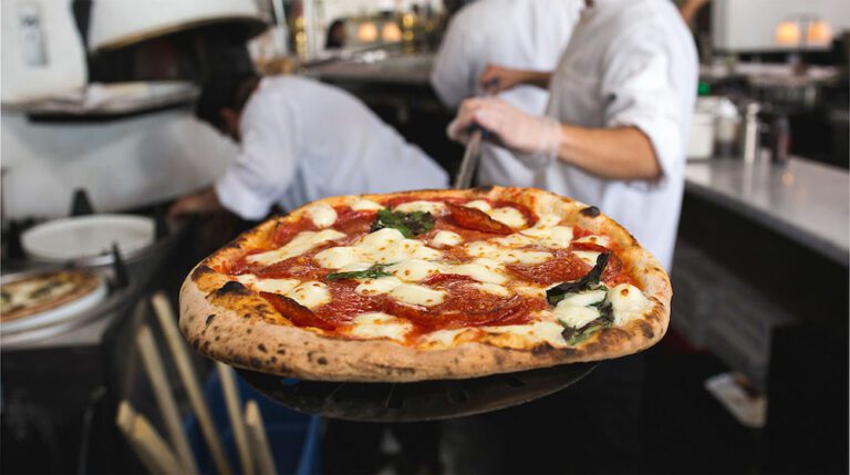 Pizzaiolo professionista, Cerreto (FdI) presenta proposta di legge: “Riconoscimento a un lavoro sottovalutato per anni”