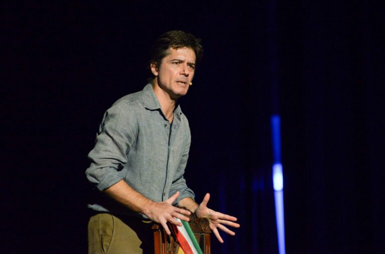“Il Sindaco Pescatore”: in scena ad Arienzo lo spettacolo che ha popolato i principali teatri italiani