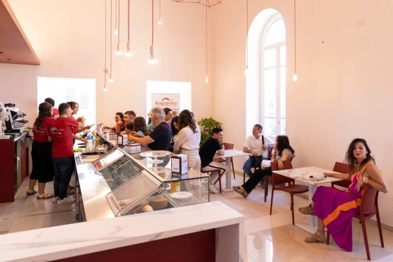 INCHIESTA EX MUNICIPIO ATELLANO/9 Apre il museo, c’è il bar di Terra Felix: il sindaco di Orta Santillo in prima fila