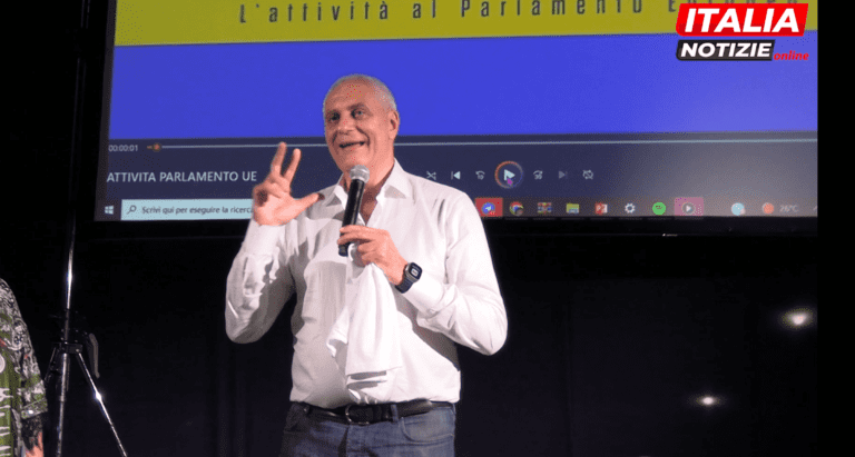 VIDEO INTERVISTA Europee, Caputo a Teverola: “Il Sud deve diventare un brand”. Sul palco con il figlio Corrado: “È un supereroe”