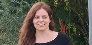 Ilaria Salis debutta al Pe, ma in Lombardia approvata mozione di FdI: “Pignoramento dello stipendio per la casa occupata”