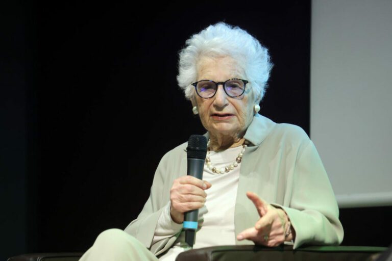 La scrittrice Cecilia Parodi indagata dopo la denuncia di Liliana Segre, in un video su Instagram frasi antisemite: “Odio tutti gli ebrei”