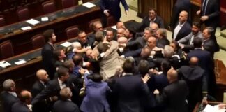 Rissa in Aula, le opposizioni insorgono e contestano il verbale: “Non è stato ‘disordine’, ma aggressione”. Tensione anche in Senato