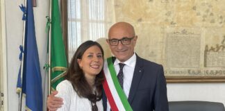 Matacena “maltratta” Aversa Azzurra e resta solo con Noi Aversani, salta l’accordo sulle deleghe. Innocenti sulla riva del fiume