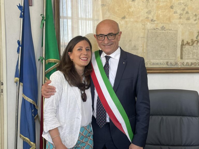 Matacena “maltratta” Aversa Azzurra e resta solo con Noi Aversani, salta l’accordo sulle deleghe. Innocenti sulla riva del fiume