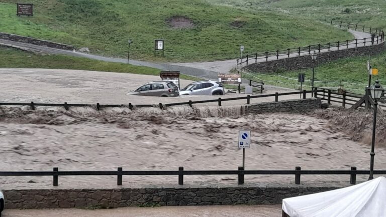 Maltempo, completata evacuazione turisti bloccati a Cogne: portate a valle 1.796 persone in due giorni