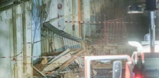 Scampia, crolla un ballatoio nella Vela Celeste: due morti e 12 feriti. Coinvolti anche bambini