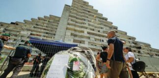 Crollo a Scampia, l’ultimo abbraccio alle tre vittime
