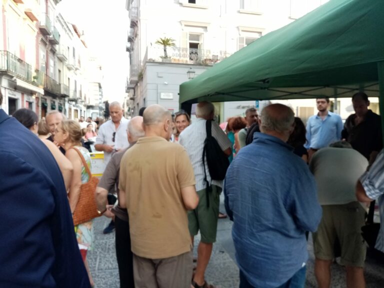 No all’autonomia differenziata, iniziata la raccolta firme ad Aversa: quasi 250 adesioni raccolte in due ore