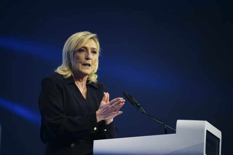 Francia, nuova tegola su Le Pen: aperto fascicolo per finanziamenti illeciti
