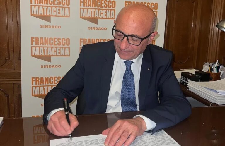 Aversa, Matacena firma le nuove deleghe agli assessori. Oliva vicesindaco azzerato, Diana in bilico, Barrella si rafforza