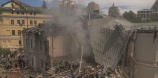 Guerra in Ucraina, bombe russe su albergo: disperso giornalista