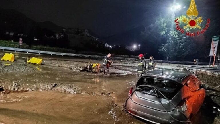 Maltempo in Campania, la Regione chiede lo stato d’emergenza: “Gravissimi disagi famiglie con case danneggiate o inagibili”