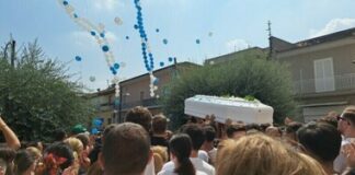Casal di Principe, dolore ai funerali di Nicola Iorio: “Sempre con noi”
