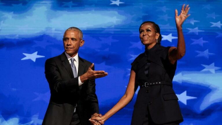 Usa 2024, Barack Obama rispolvera il suo slogan e lancia Kamala Harris: “Yes, she can”