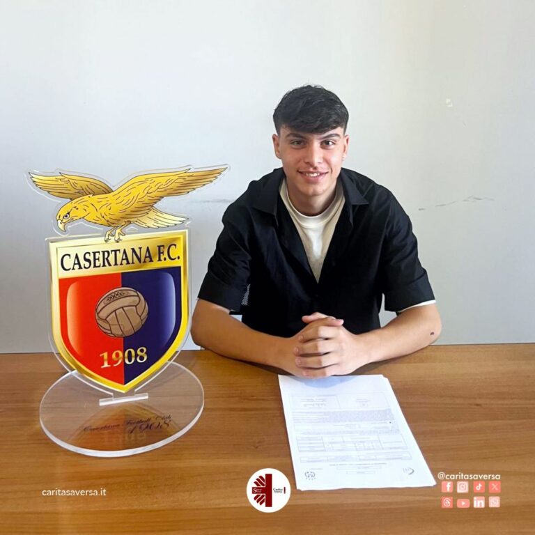 Salvatore Pannullo firma per la Casertana: gli auguri del direttore della Caritas Aversa don Carmine Schiavone