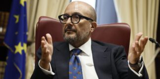 Sangiuliano si dimette: “Mi serve tranquillità. Devo stare vicino a mia moglie che amo”. Giuli nuovo ministro della Cultura