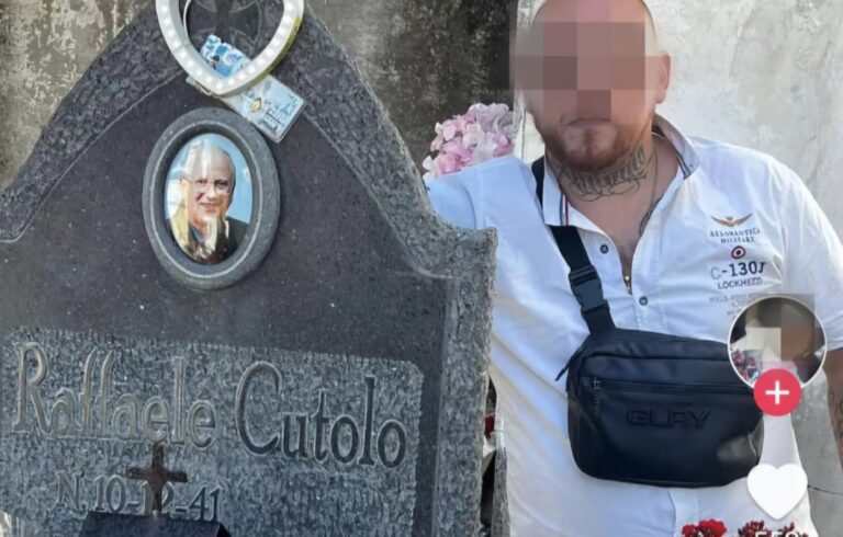 Omaggi sulla tomba di Cutolo: ira del sindaco di Ottaviano: “Chi prova nostalgia per quei tempi è lo scemo del paese”