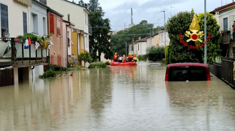 Maltempo in Emilia Romagna, Toscana e Sicilia: un morto nel Bolognese