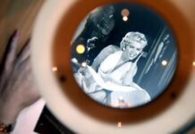 Compie 70 anni la foto più iconica di Marilyn Monroe, scattata dal fotografo Sam Shaw