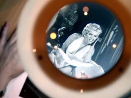 Compie 70 anni la foto più iconica di Marilyn Monroe, scattata dal fotografo Sam Shaw