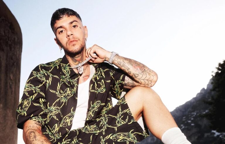 Inchiesta ultrà Milan, perquisita anche casa del rapper Emis Killa: trovati tirapugni, sfollagente e coltelli