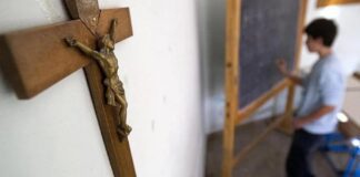 Crocifisso nelle scuole del VI Municipio di Roma, Tartaglia (Uaar): “L’imposizione è un residuo del periodo fascista”