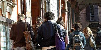 La povertà educativa dei giovani: un milione è in miseria, 7 su 10 non conoscono una biblioteca, il 40% non fa sport