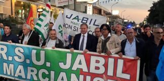 FOTO Jabil Marcianise, Graziano (Pd) alla fiaccolata: “Il governo lascia nell’incertezza 420 dipendenti”